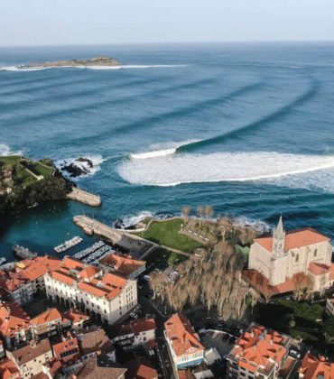 Surf en el País Vasco: Guía Definitiva de las Mejores Playas y Olas