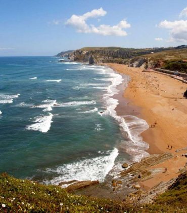 Las mejores playas cerca de Bilbao accesibles en transporte público