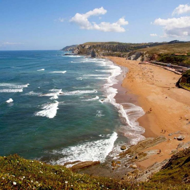 Las mejores playas cerca de Bilbao accesibles en transporte público